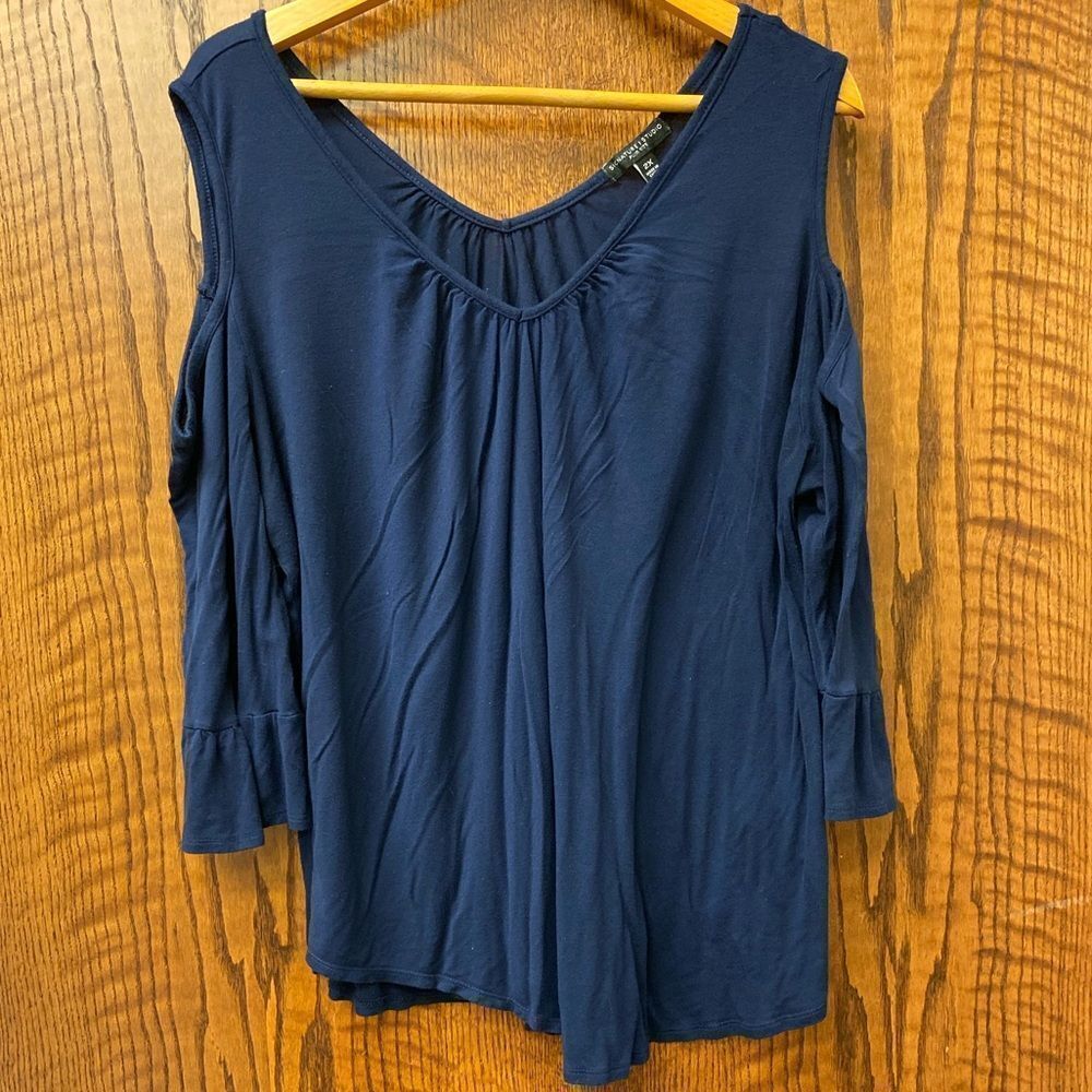 SIGNATURE Studios Navy cold shoulder bell sleeve knit blouseâ top